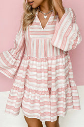 Gestreiftes Minikleid mit ausgestellten Ärmeln